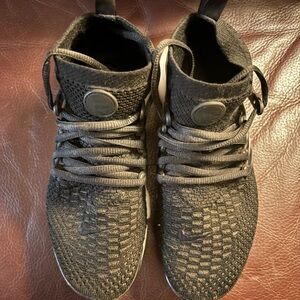 Nike Black Athletic Shoes Modern Woven Design